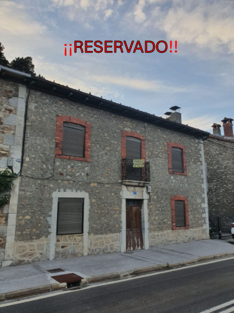 CASA EN CREMENES
