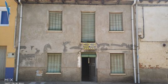 CASA EN QUINTANILLA DE RUEDA CON HORNERA Y ZONA VERDE