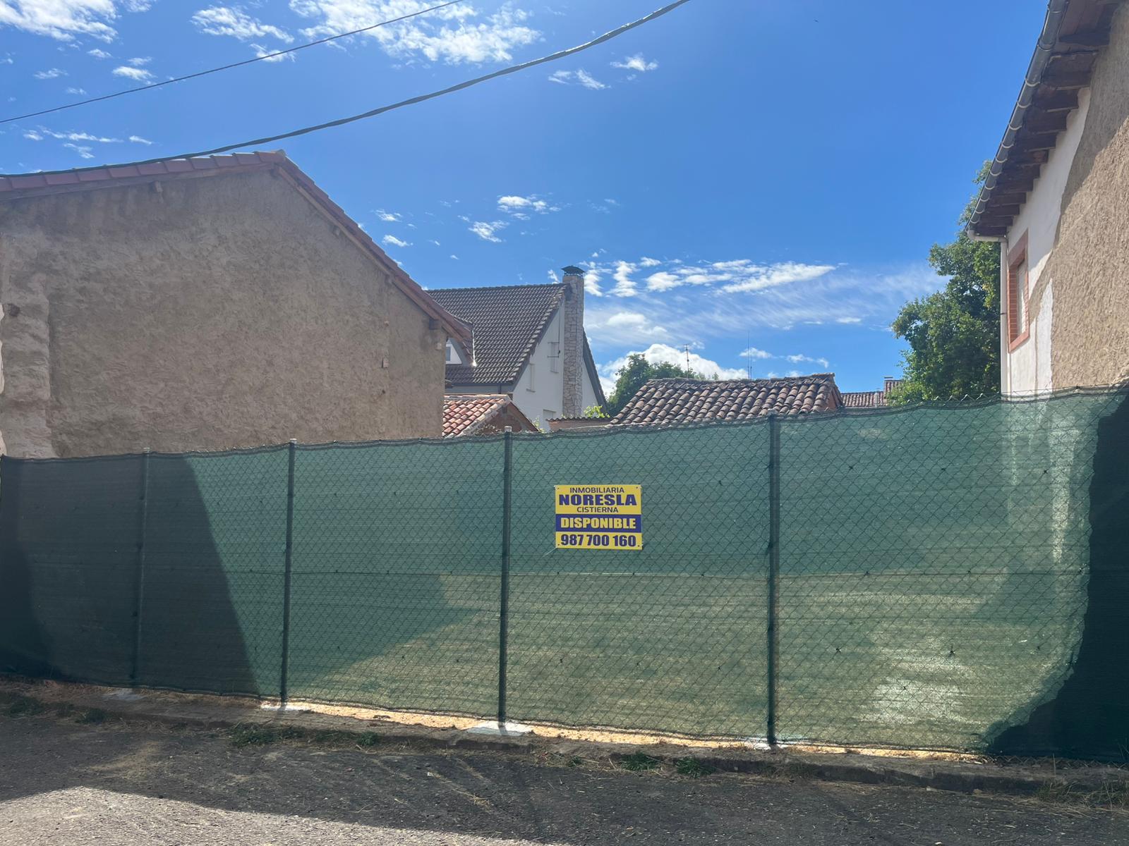 SOLAR URBANO EN PALACIO DE VALDELLORMA