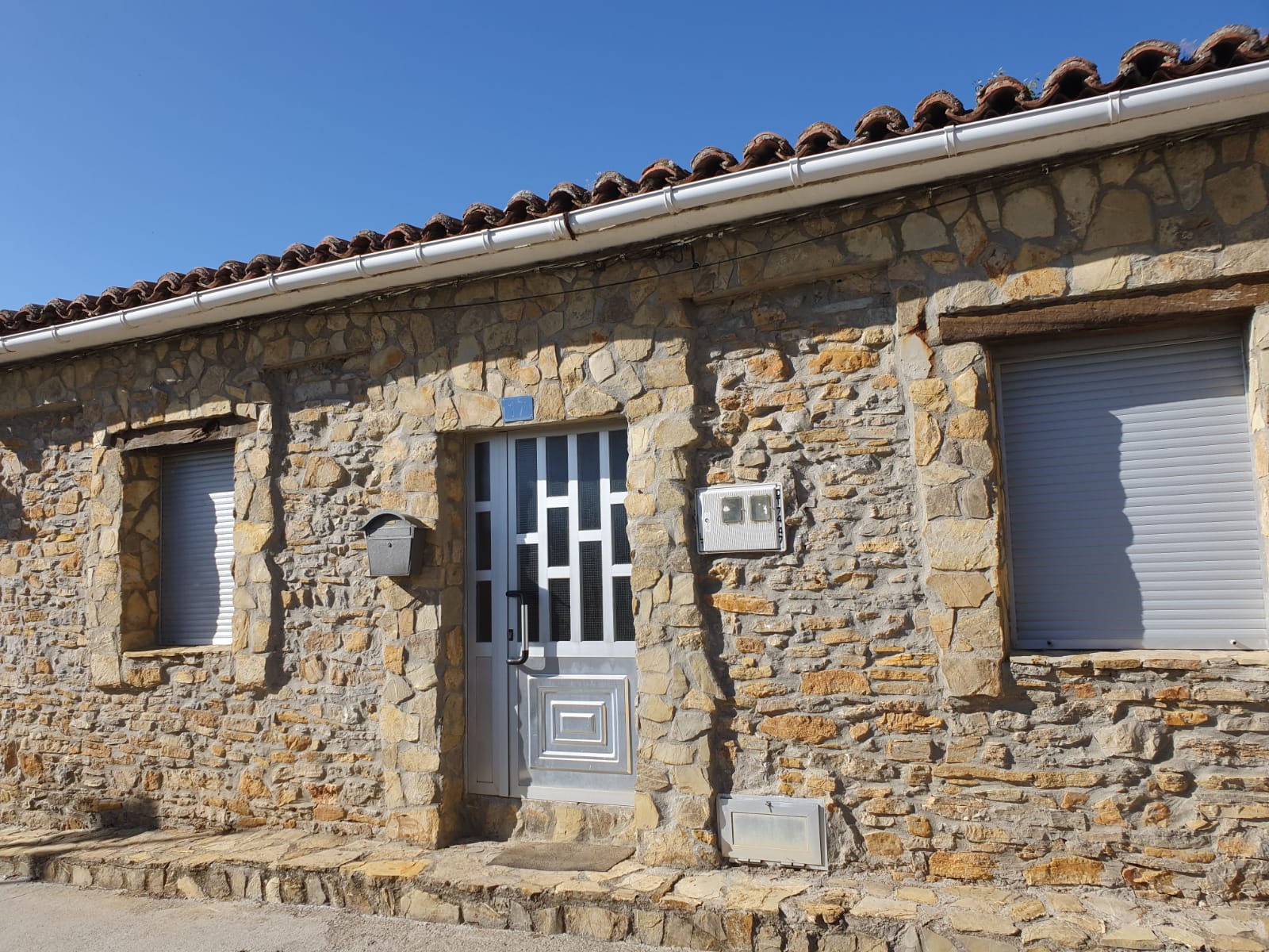 CASA DE PIEDRA EN CISTIERNA