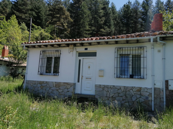 CASA EN CISTIERNA