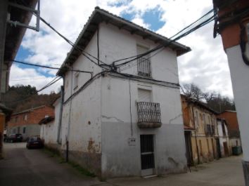 SE VENDE CASA CON PATIO EN SORRIBA DEL ESLA (LEON)