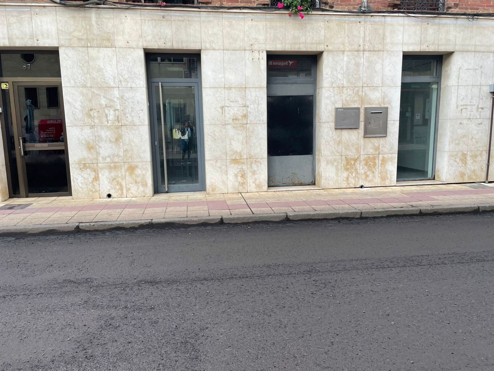 LOCAL PARA ALQUILAR EN AVDA. CONSTITUCION – CISTIERNA (LEON)