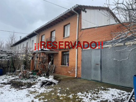 Vivienda con zona verde, garaje, huerto y anexos en Sorriba del Esla (Leon)
