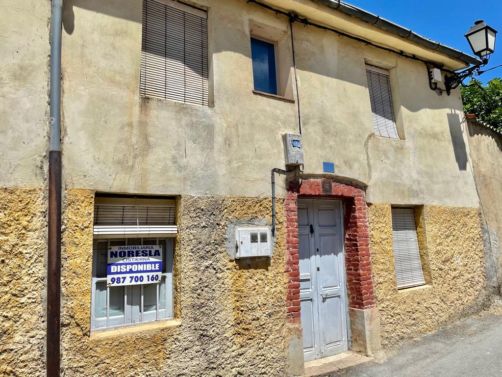 CASA ADOSADA EN CALLE SAN GUILLERMO (CISTIERNA)