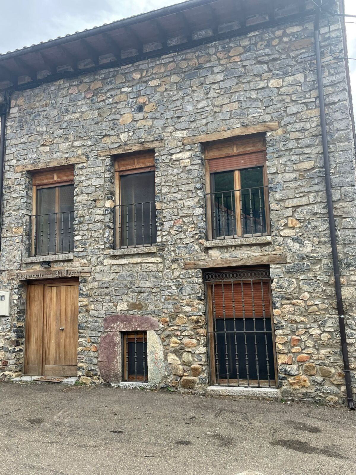 VIVIENDA DE PIEDRA EN COFIÑAL (LEON)