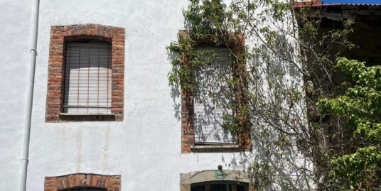 Casa adosada para reformar en Prioro
