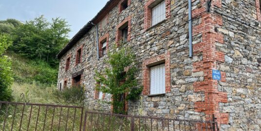 Vivienda de dos alturas con parcela en La Velilla de Valdoré