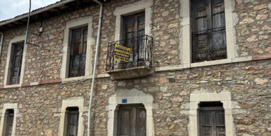 Casa de dos alturas en Crémenes