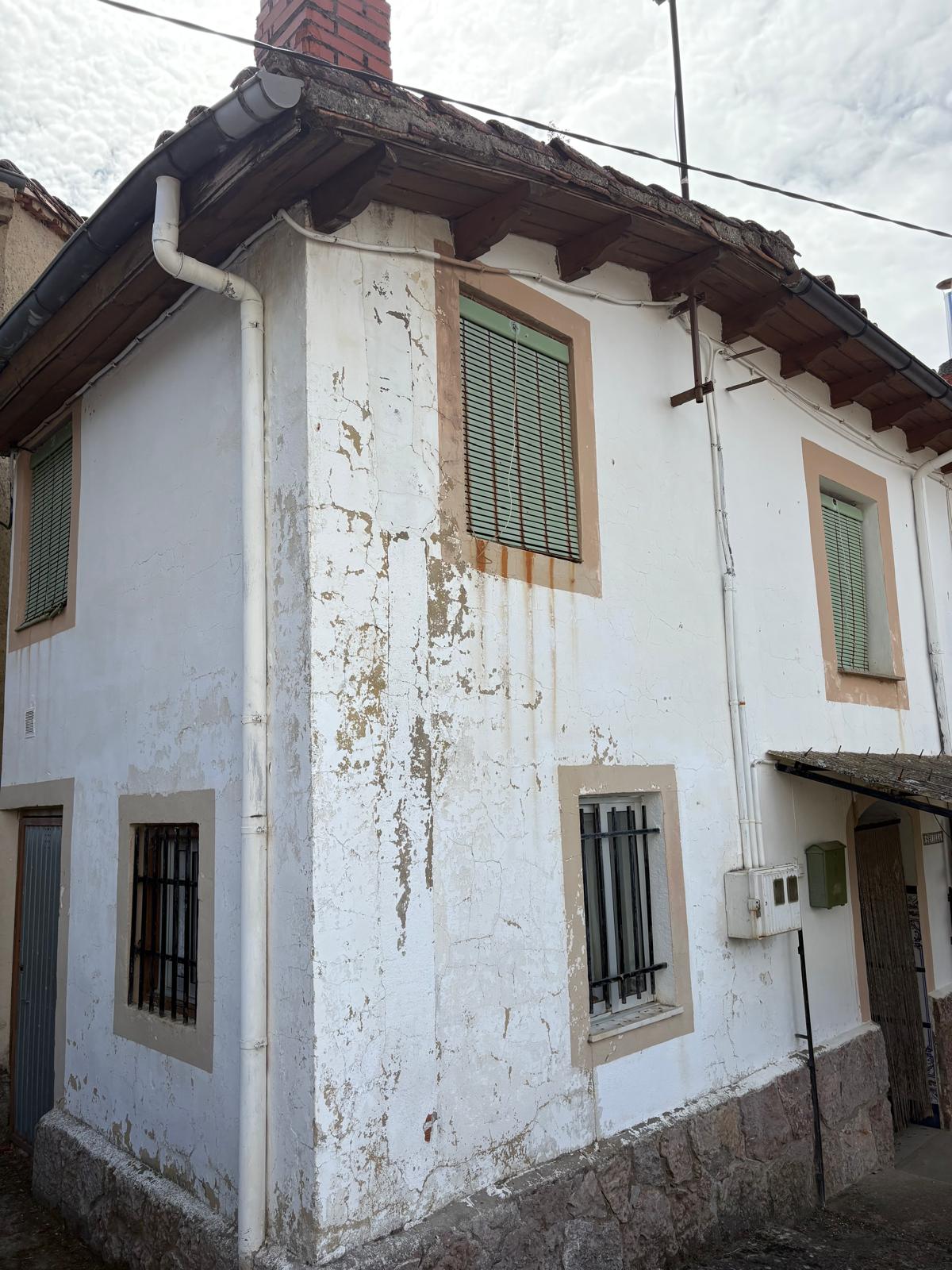Vivienda con dos fincas en Felechas (León)
