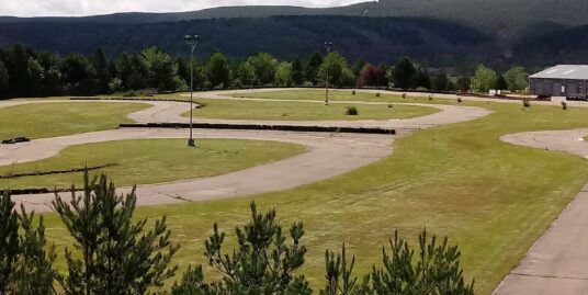 Complejo de karting con restaurante y taller en Vidanes (Cistierna, León)